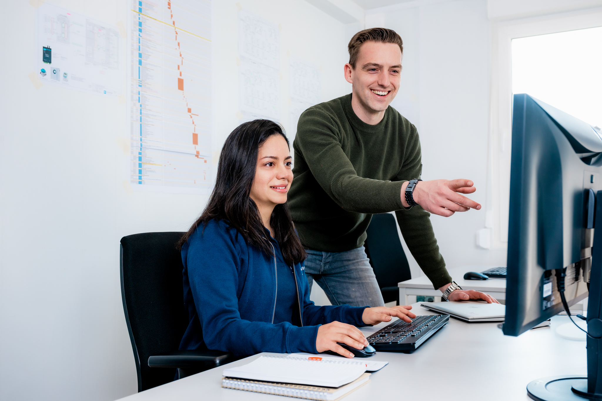 2 collega's samenwerken