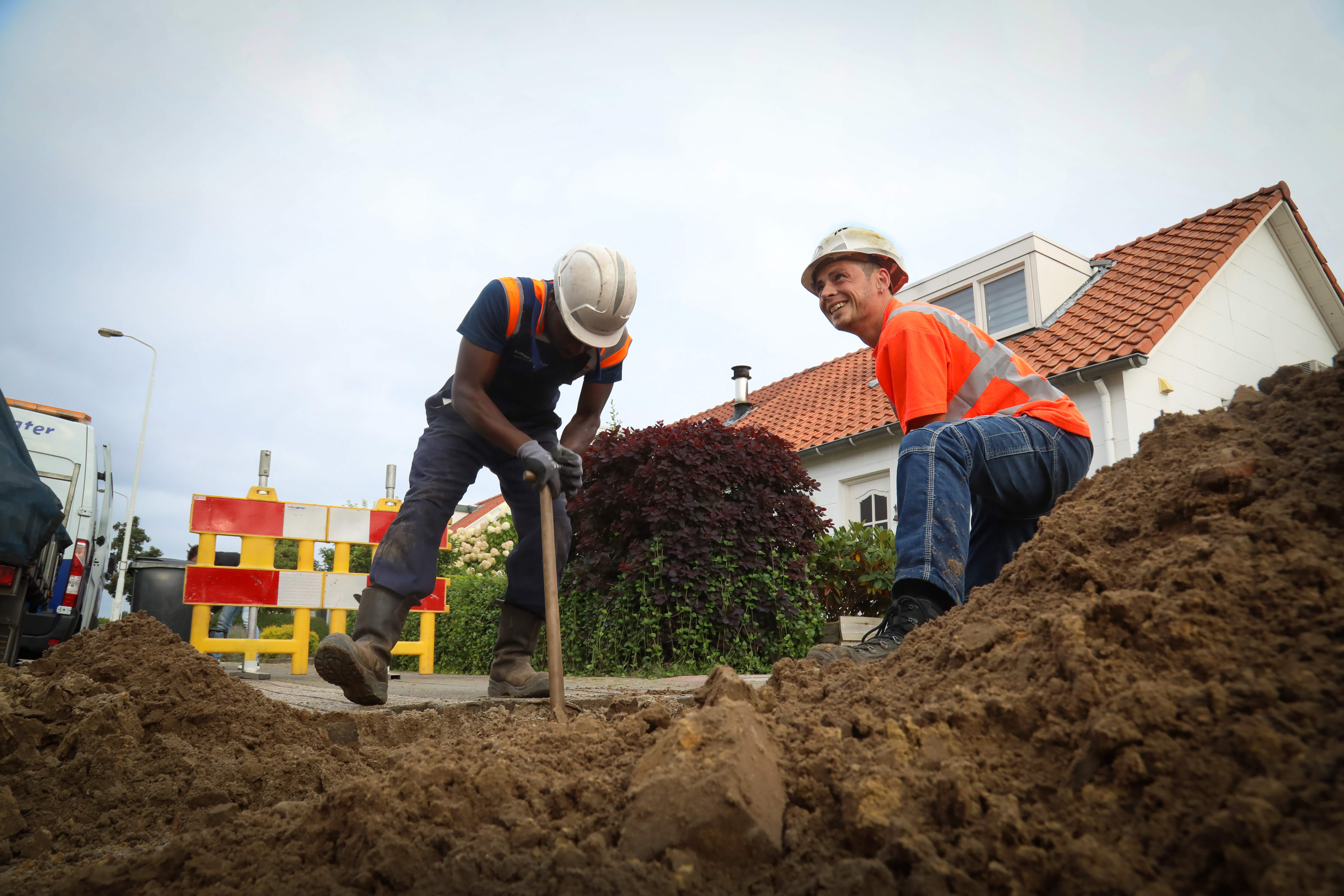Denzel aan het werk buiten